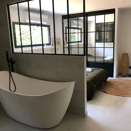 Holiday home Magnifique Propriete - Piscine Et Jardin Paysage